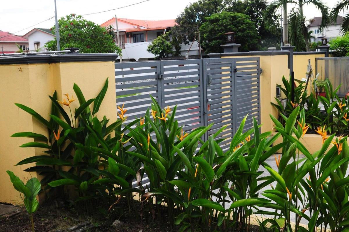 Grayhaus Spacious Bungalow & Garden Villa - Ss3 Petaling Jaya, Near Sunway - Stay Only No Events Bagian luar foto