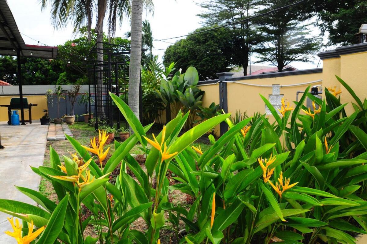 Grayhaus Spacious Bungalow & Garden Villa - Ss3 Petaling Jaya, Near Sunway - Stay Only No Events Bagian luar foto